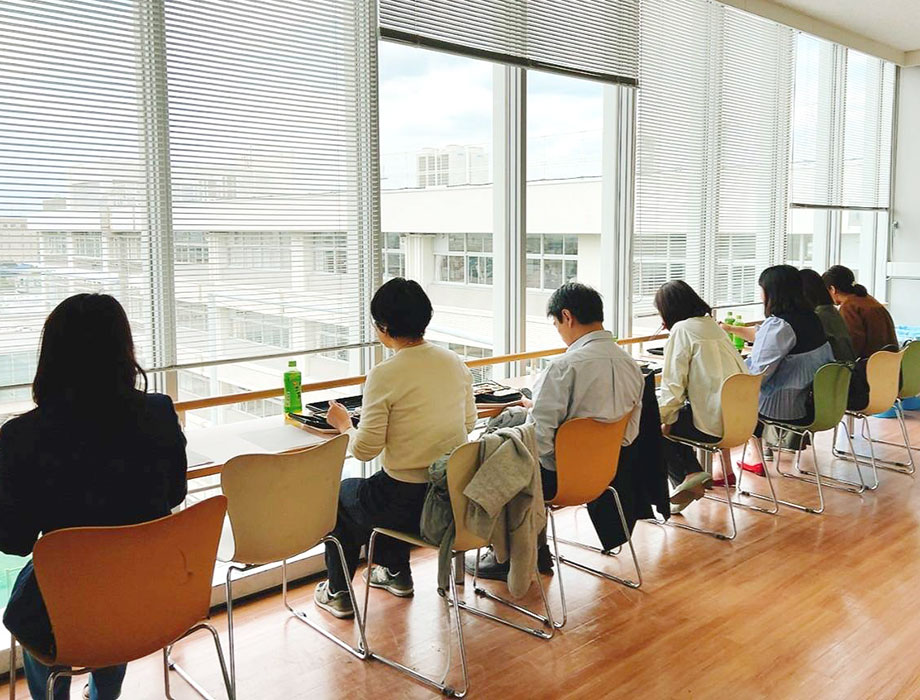 試食風景 男性も